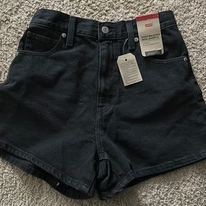 Levi's mom short